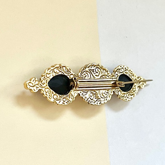 1980s vintage antique gold brooch with black red & white stones - Picture 10 of 11
